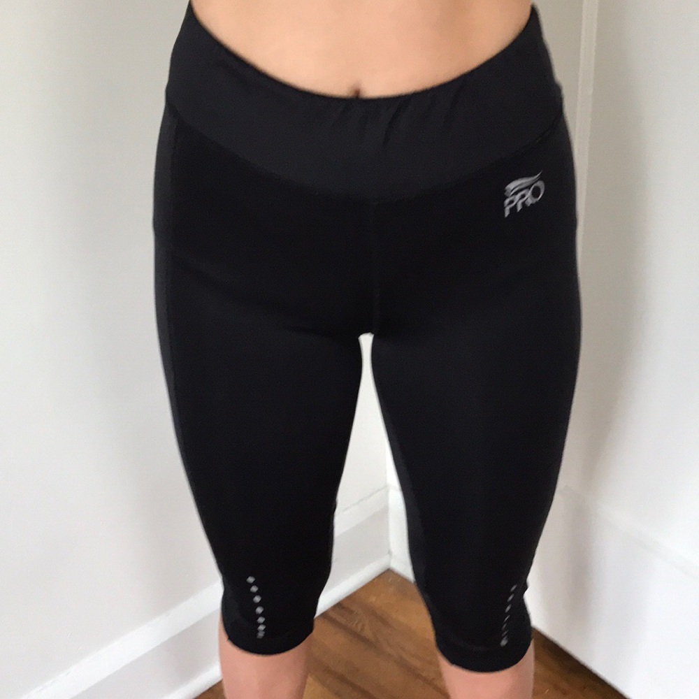 Black cropped leggings